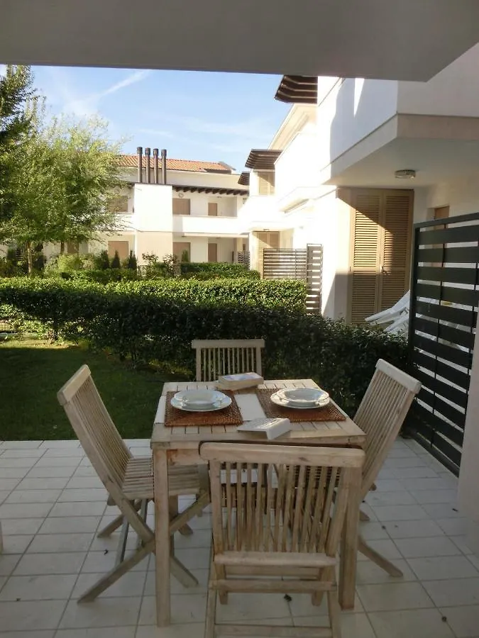 Recently Built Apartment With Swimming Pool And Garden ビビオーネ