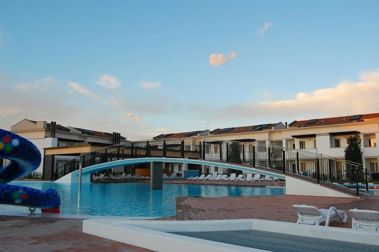Recently Built Apartment With Swimming Pool And Garden 比比翁