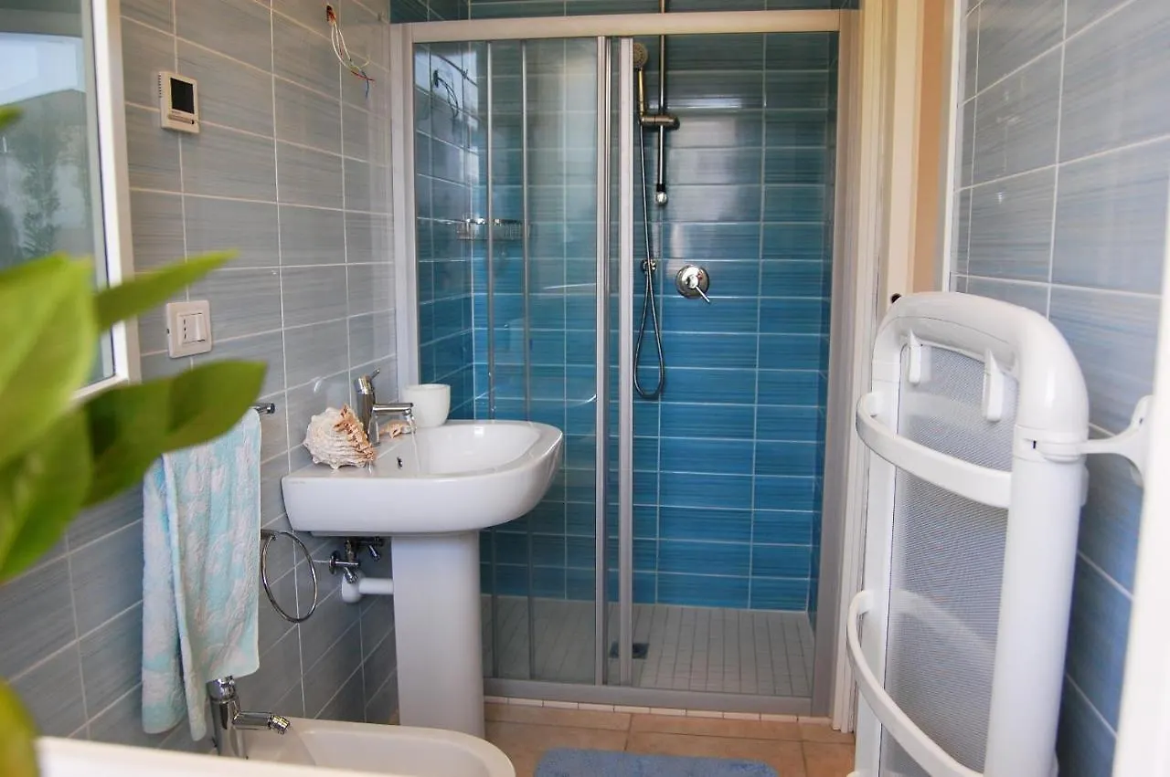 Recently Built Apartment With Swimming Pool And Garden ビビオーネ 0*,