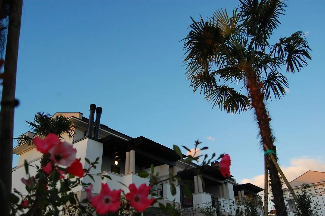 Recently Built Apartment With Swimming Pool And Garden ビビオーネ